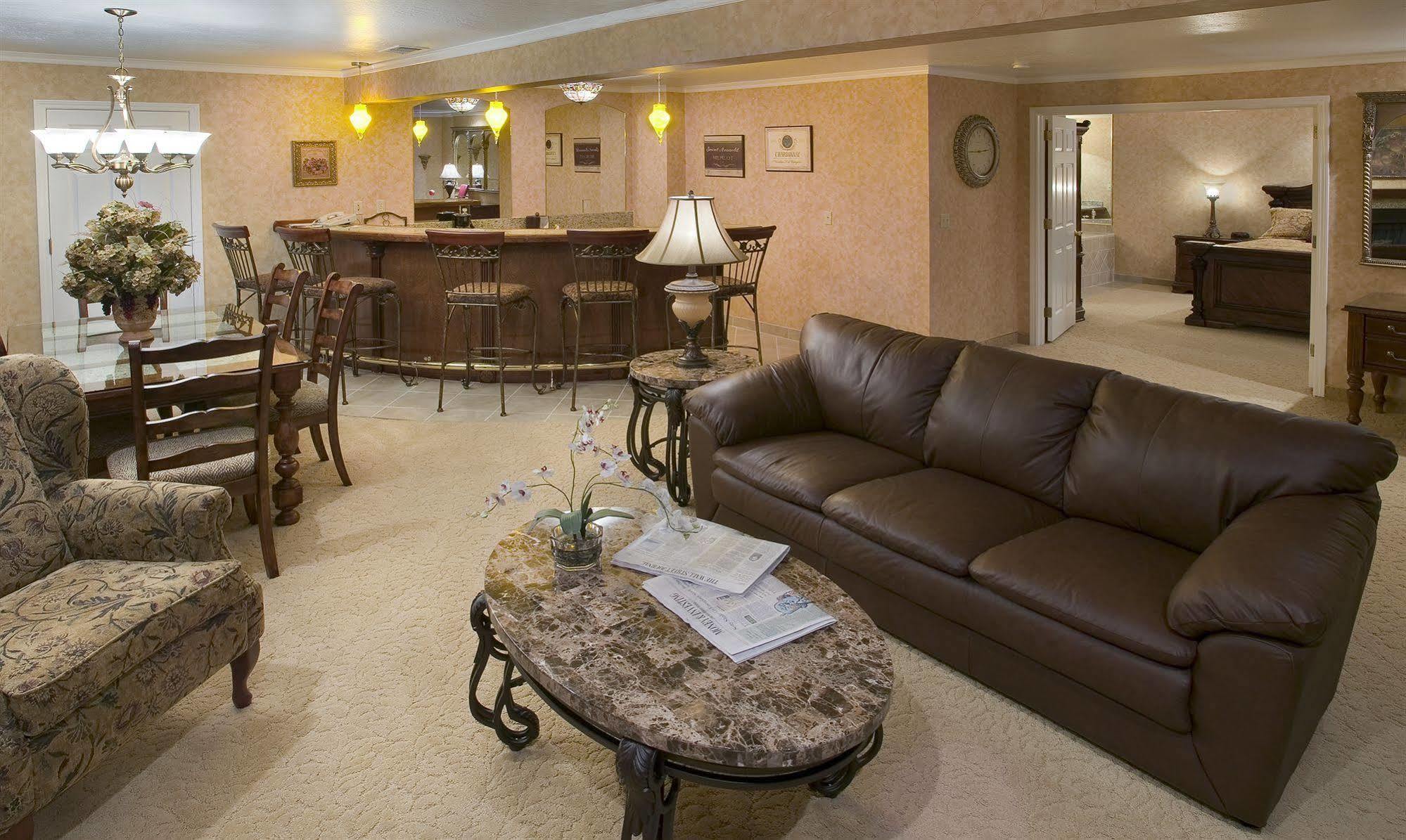 Rogue Regency Inn & Suites Medford Interior photo
